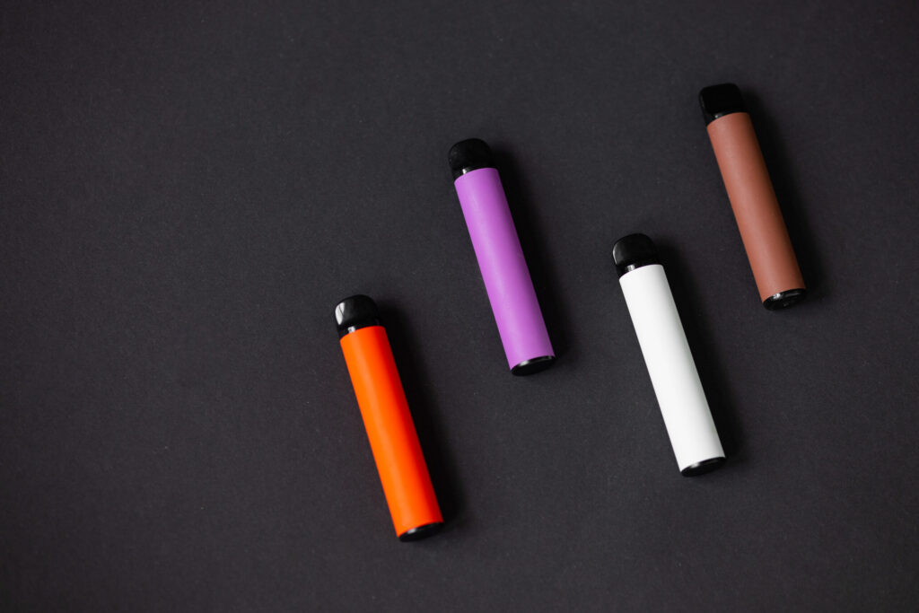 Comparing Disposable Vapes and Vape Cartridges: A Comprehensive Guide