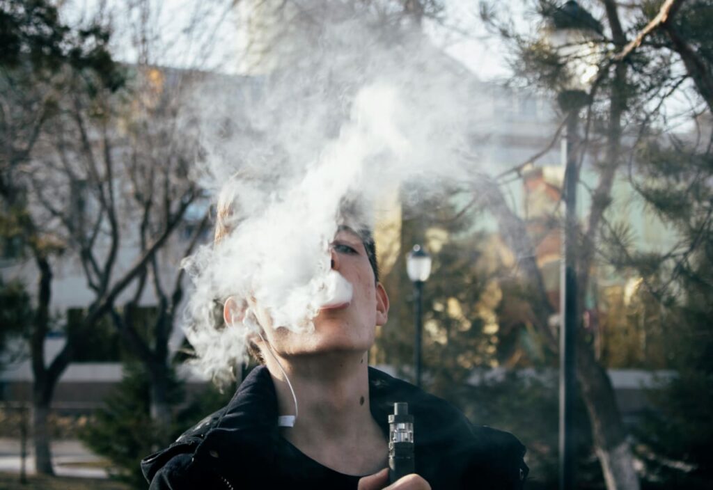 Thumbnail Picture Vaping Kratom by Austin Vape and Smoke